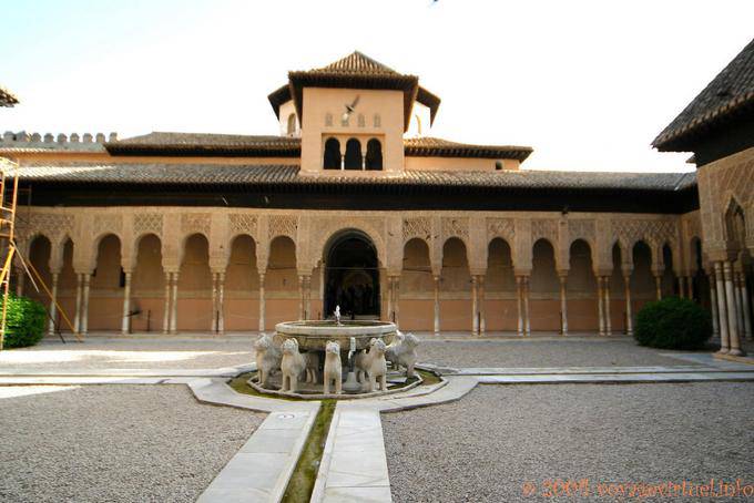 Wide Court of the Lions, Alhambra Nasrid Granada - Spain