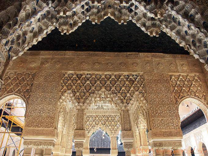 Court of the Lions. Stalactite arch, Alhambra Nasrid Granada - Spain31