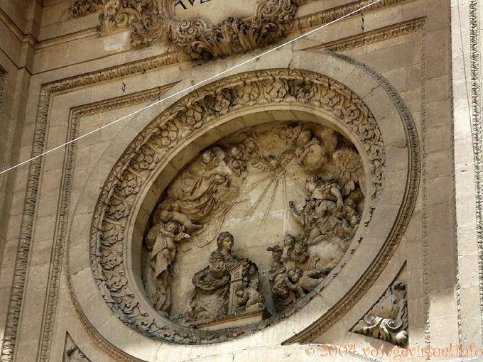 Kneeling in the circle, Granada - Spain