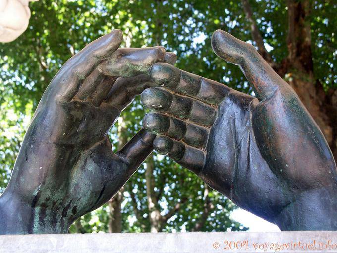 Juderia: bronze hands Juderia Cordoba - Spain, Andalusia