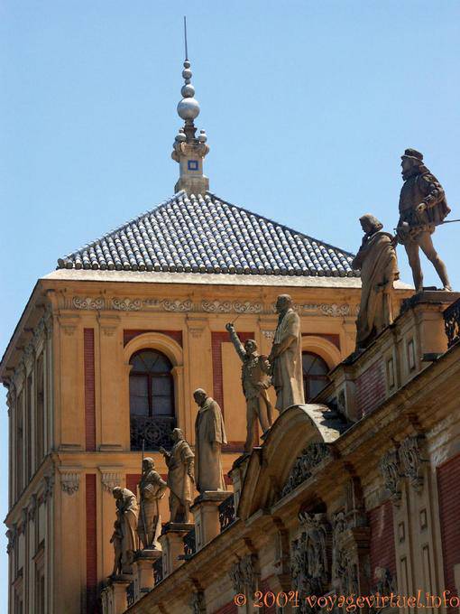Statues of famous men, Palacio de San Telmo, Calle Palos de la Frontera, Seville - Spain