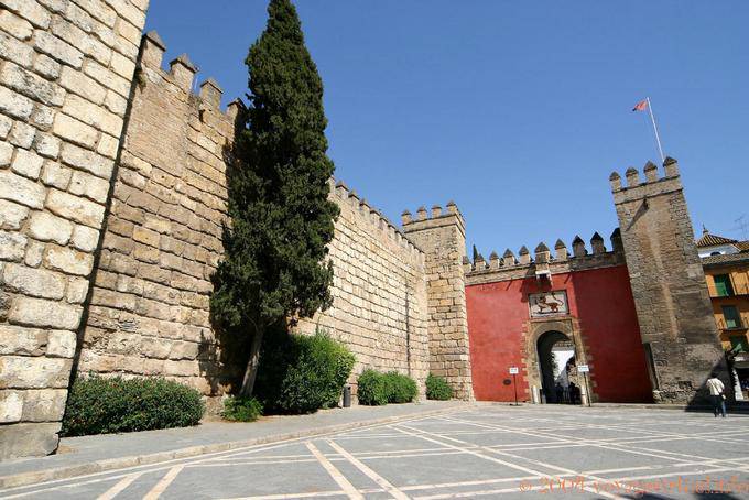 Puerta del León, entrance, El Real Alcázar de Sevilla - Spain