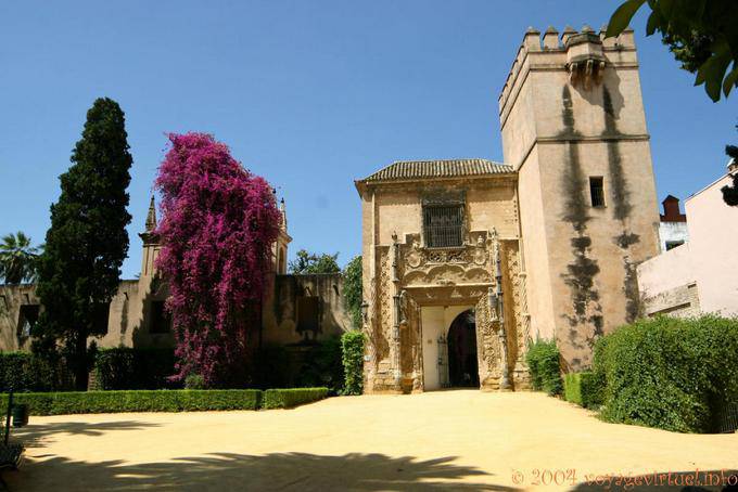 Puerta del Palacio de los Duques de Arcos, view from the Jardines de Olurillo, Alcazar, Sevilla - Spain