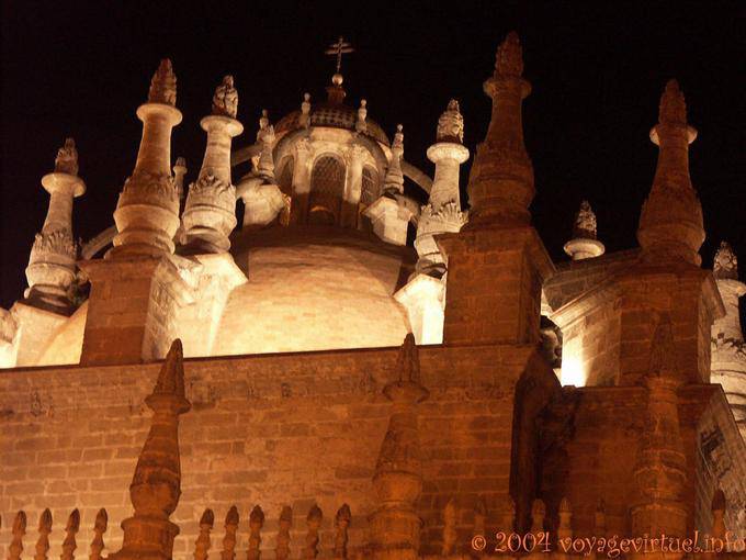 Roof of the Sacristia Mayor with night lighting, Seville Cathedral - Spain