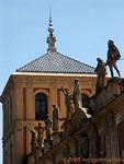 Statues of famous men, Palacio de San Telmo, Calle Palos de la Frontera, Seville, Spain.