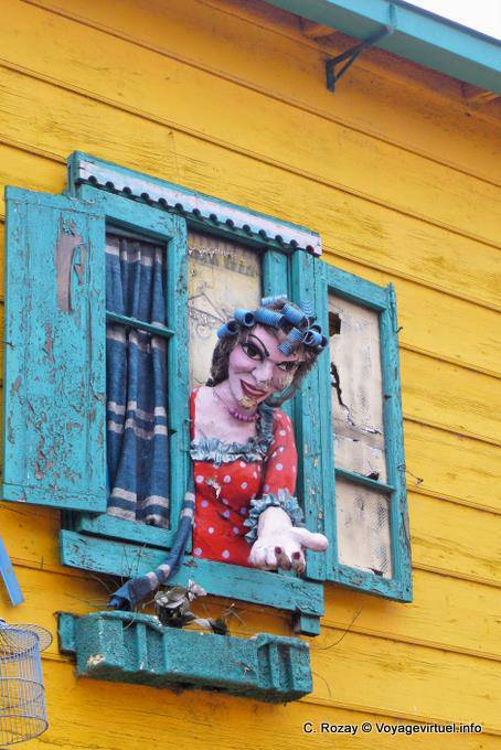 Curlers at the window, the Boca, Araoz de Lamadrid, Buenos Aires - Argentina