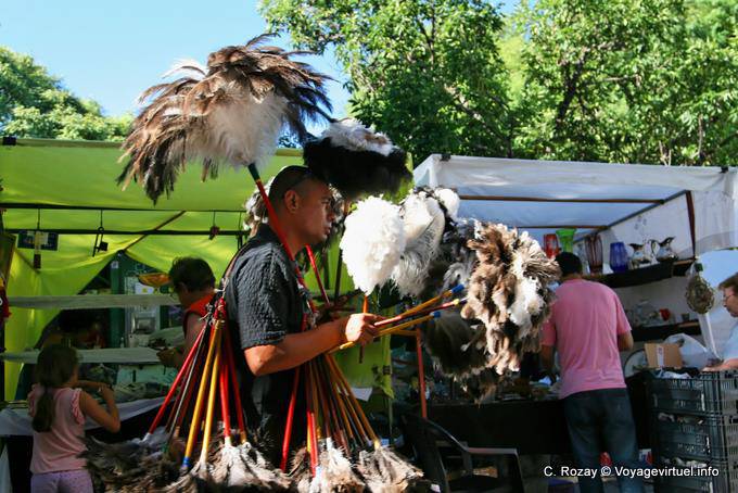 Montserrat, Plaza Dorrego, seller duster, Buenos Aires - Argentina