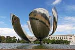 Flower stainless steel sculpture, Plaza de las Naciones Unidas Floralis Generalis, Buenos Aires, Argentina.