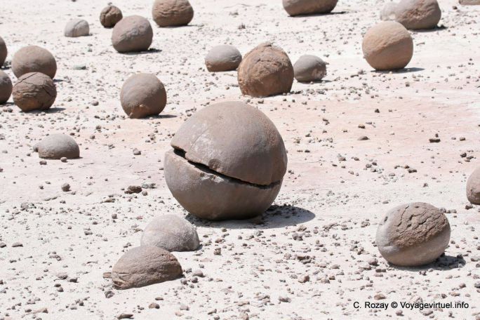 Broken ball, Ischigualasto, Cancha de Bochas - Argentina