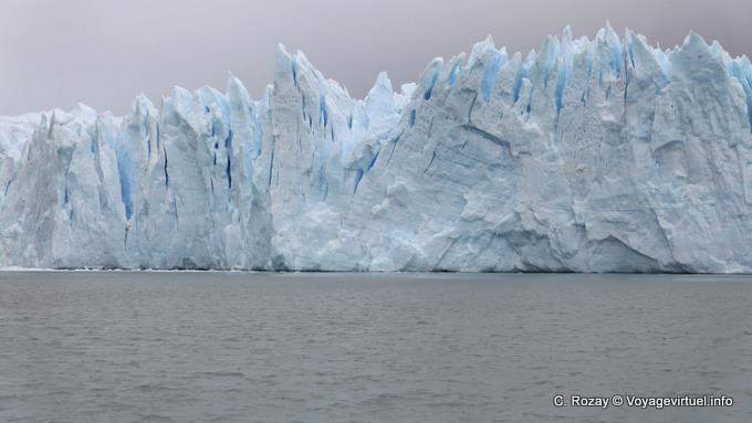 Ice cliffs 74m high Perito Moreno Glacier, El Calafate - Argentina