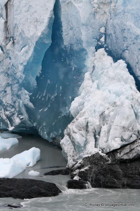 Breaking and ice collapse, Perito Moreno Glacier, El Calafate - Argentina