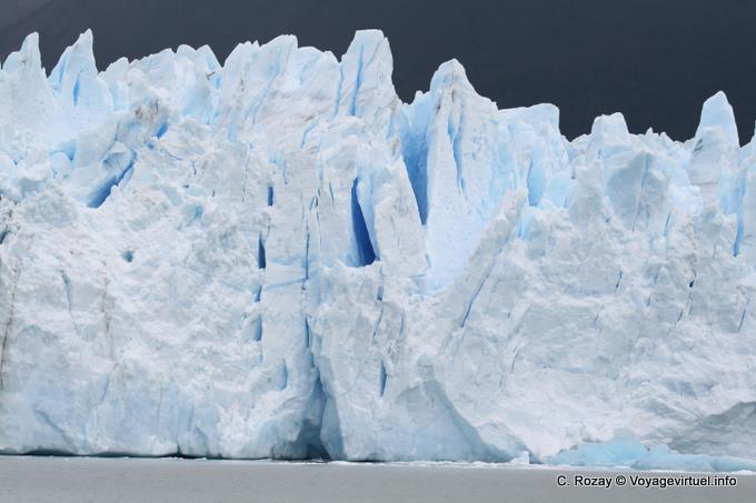 Items subject to a titanic pressure, Perito Moreno Glacier, El Calafate - Argentina