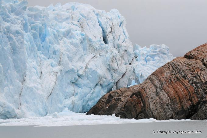 Break point against the rock of the peninsula of Magellan, Perito Moreno Glacier, El Calafate - Argentina