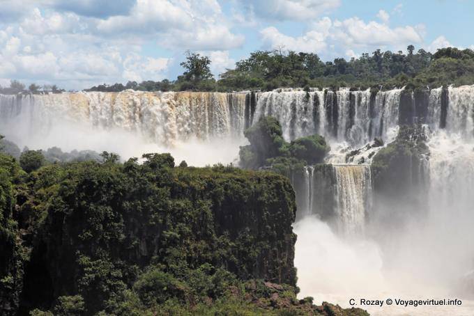 Another view of the Salto San Martin, Puerto Iguazu Cataratas - Argentina