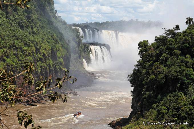 En route to the salto Tres Mosqueteros, Iguazu Falls - Argentina