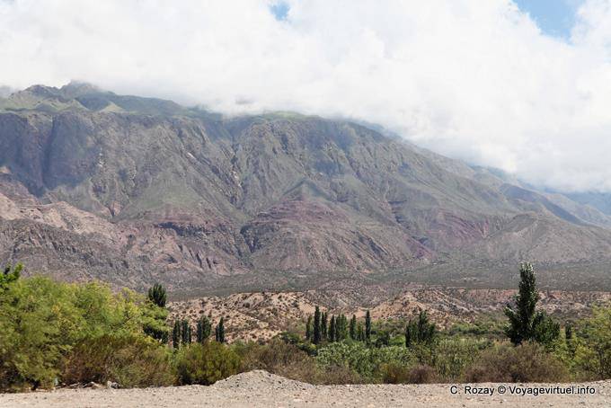Valley and mountain, Ruta 40 between Quilmes and Hualfin - Argentina