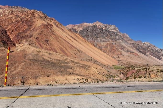 Staff of snow and mountains, Ruta 7 of Mendoza in Chile - Argentina
