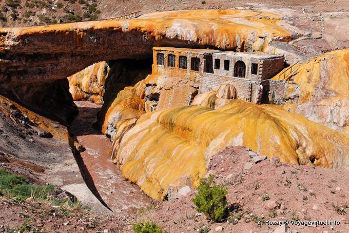 The bridge of the Inca, along 48m of 28 wide, Ruta 7 - Argentina