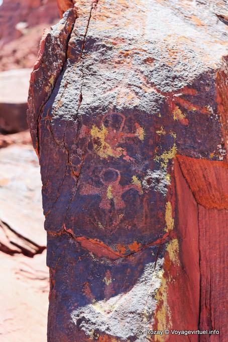 Men, petroglyph drawings, Talampaya - Argentina