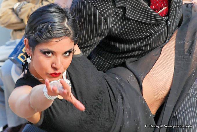 Eye to eye, tango in the street, Ushuaia - Argentina