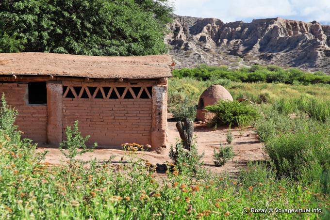 Bread oven and brick habitat Valley Calchaquies, Ruta 40 - Argentina