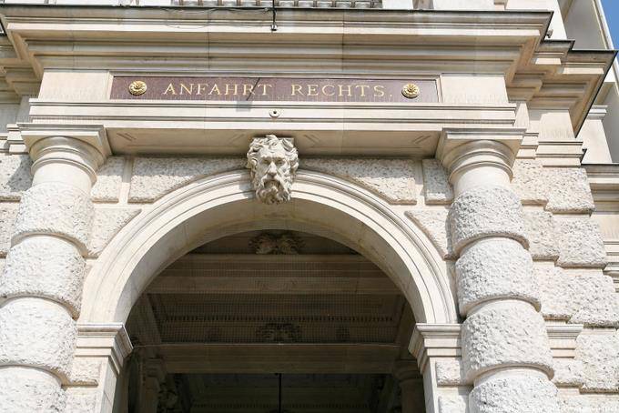 Burgtheater, Anfarht Rechts - Vienna - Austria