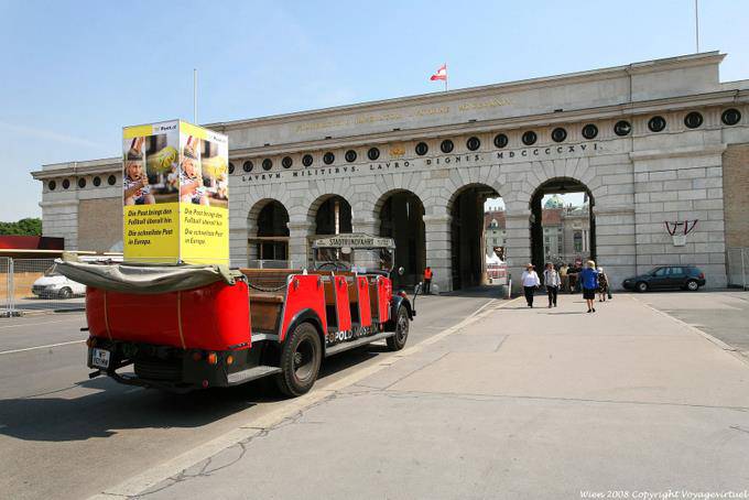 Burgtor Stadtrundfarht - Vienna - Austria