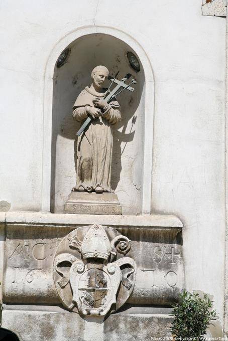 Heiligenkreuzerhof Kloster Small statue of St. - Vienna - Austria