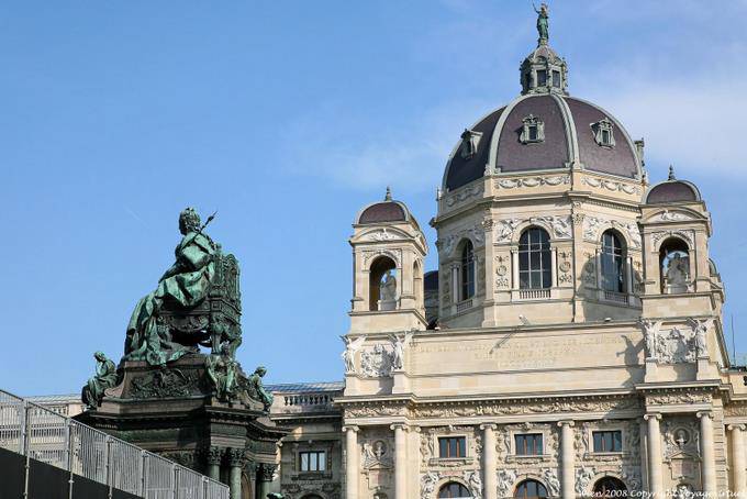 Kunsthistoriches Museum, dome from Place Marie Thérèse - Vienna - Austria