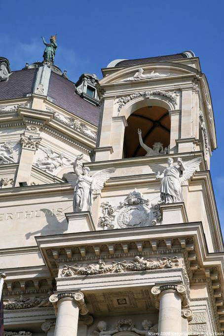 Kunsthistoriches Museum, decor right front - Vienna - Austria