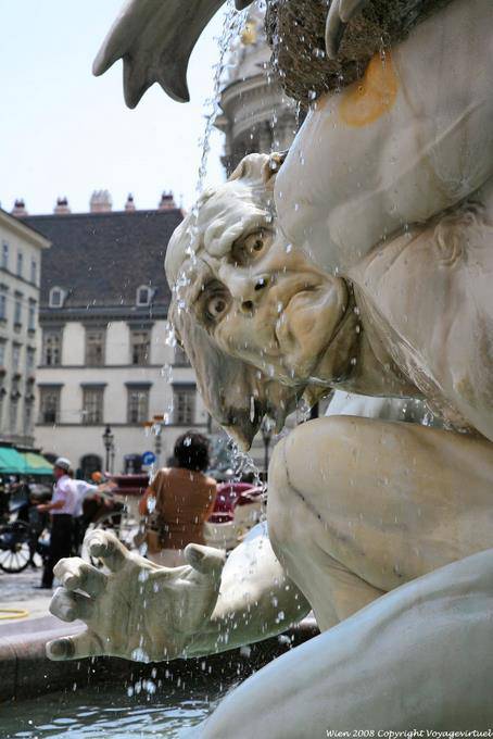 Michaeler Platz, Brunnen Macht zu Lande, infernal look - Vienna - Austria