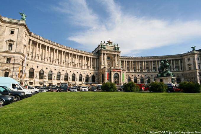 Neueburg Helden Platz panorama - Vienna - Austria