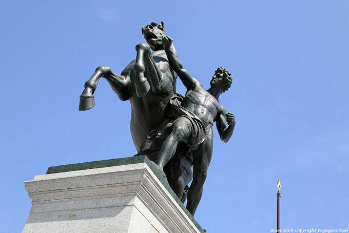 Parlament, Rossebandiger, horse trainer, Bronze Josef Lax - Vienna - Austria