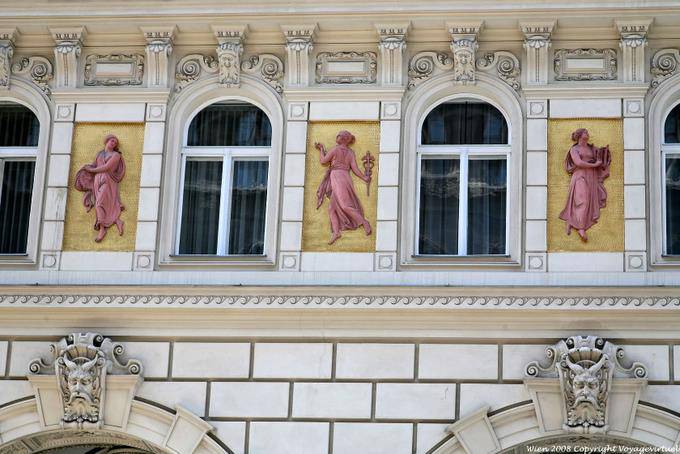 Rathaus Strasse Devils and Graces Roses - Vienna - Austria