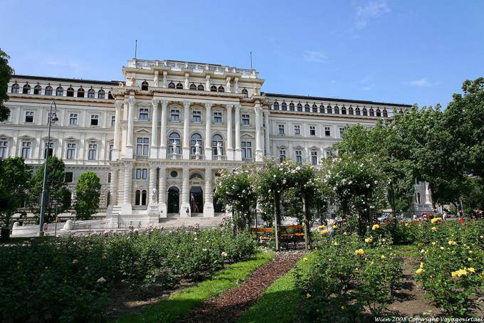 Schmerling Platz Justizpalast - Vienna - Austria