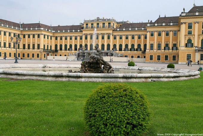 Schönbrunn, Inner Court right fountain - Vienna - Austria