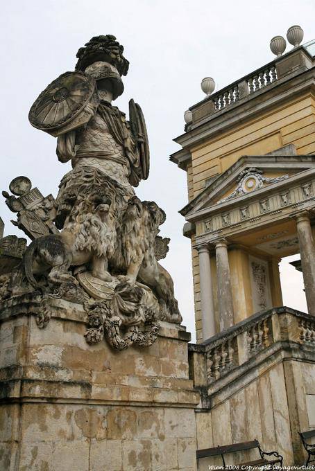 Statue Gazebo Schönbrunn - Vienna - Austria