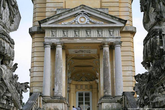 Monumental entrance left Gloriette Schönbrunn - Vienna - Austria