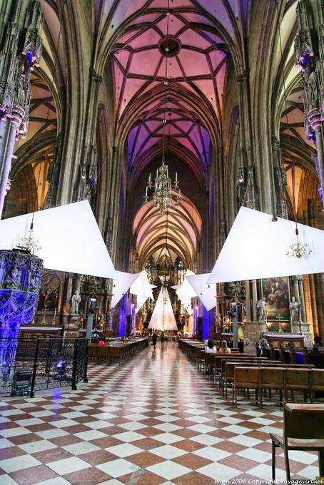 Stephansdom, Innenansicht of gotischen Doms - Vienna - Austria