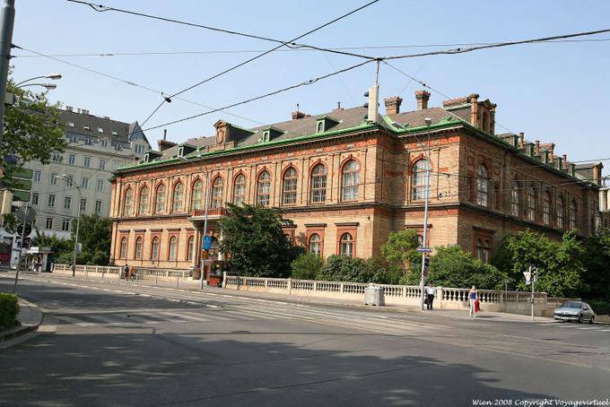 Währingerstraße, brick house - Vienna - Austria