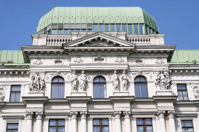 Währingerstraße, frontage zoom - Vienna - Austria