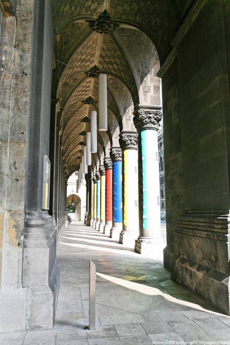 Wiener Rathaus, with other colorful arcades - Vienna - Austria