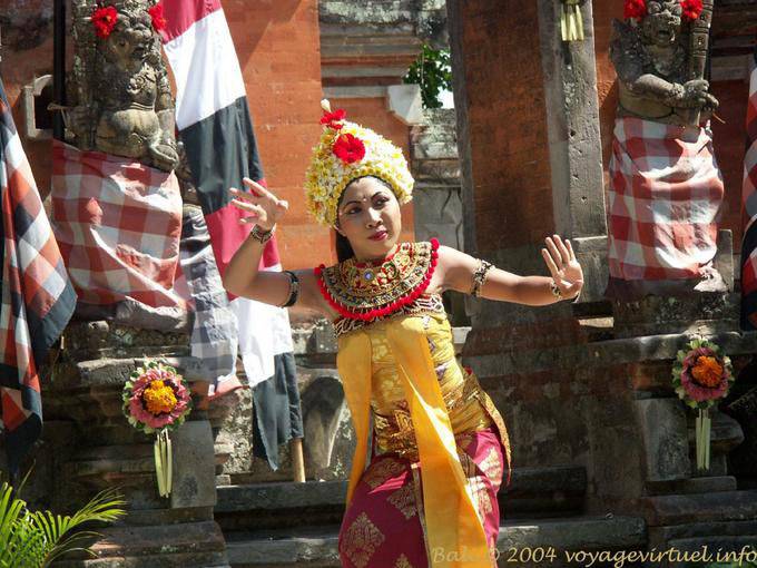 Finger plays, Balinese dance Kriss - Bali