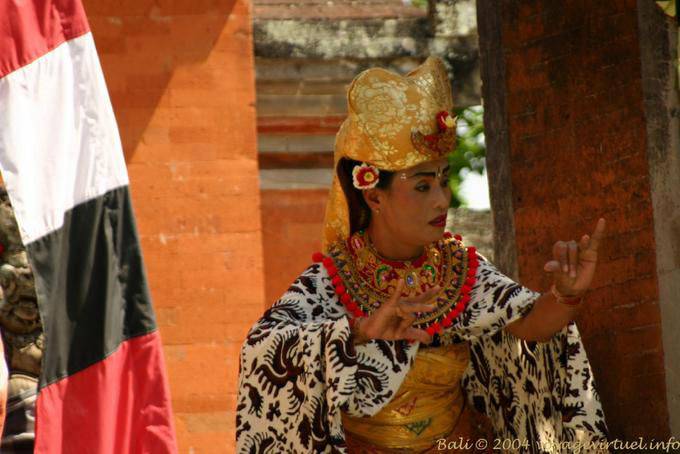 Kriss dance, Premier Patih - Bali