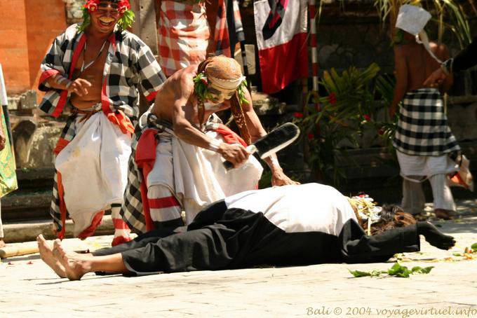 Battle between Sahadewa to Kalika, Kriss dance - Bali