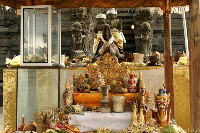 Ulun Danu Batur offerings in - Bali