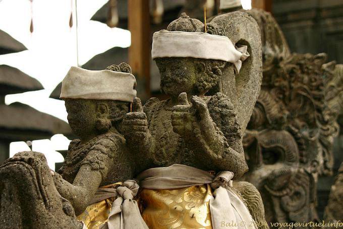 Statue to Thumbs Up, Pura Ulun Danu Batur - Bali