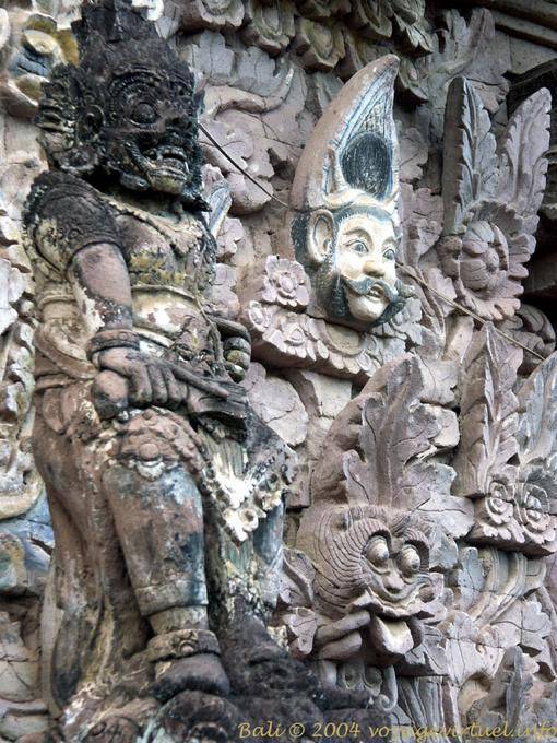 Sculptures typiques d'un temple buleleng, Bali Pura Beji 