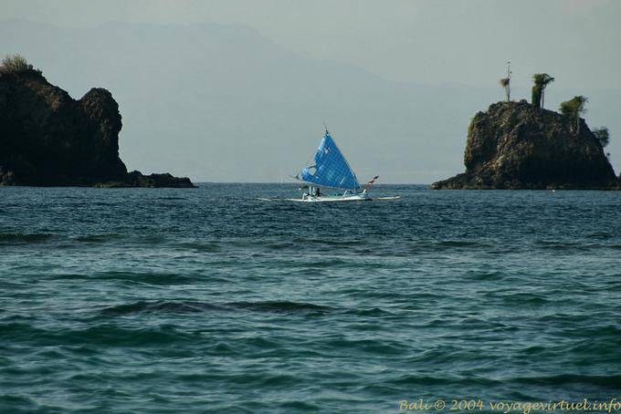 Boat between Gili Gili Tepekong and Biaha Candidasa - Bali