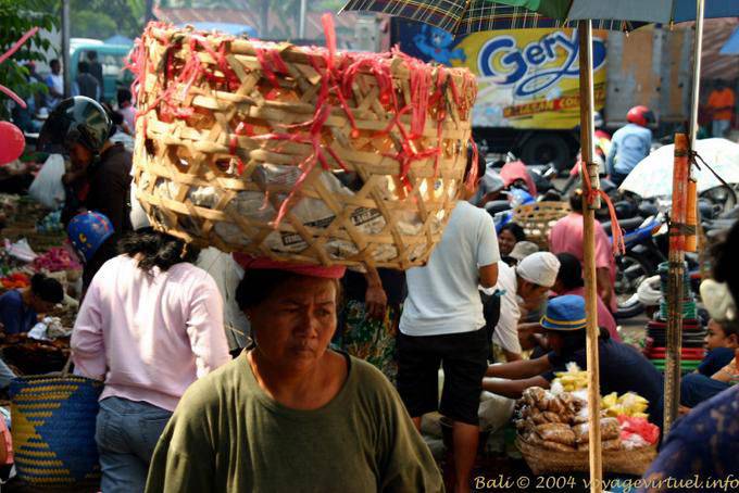 Woven basket in Gianyar market - Bali